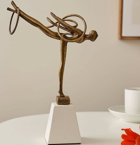 Escultura Moderna Abstracta de Figura Humana, Hecha a Mano, en Aluminio Dorado y Negro, Decoración Artística para Mesa, Estilo Contemporáneo, para Bodas, Cumpleaños - Product Image 2