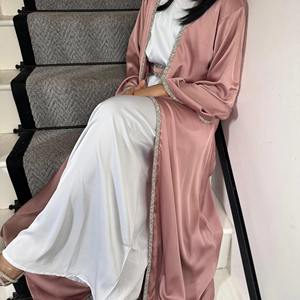 Glamorosa Abaya Verde Esmeralda para Mujer, Acabado Satinado Sedoso, Vestido Islámico Modesto de Lujo, Ropa de Noche para Ocasiones Especiales, Moda de Dubái - Product Image 6