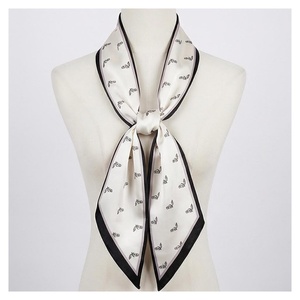 Pañuelo de Seda Cuadrado para Mujer, Elegante Estampado Floral, Accesorio de Moda Multifuncional para Todas las Temporadas - Product Image 3