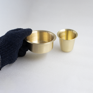 Ensemble de cafetière traditionnelle en laiton artisanal du sud de l'Inde, finition mate, pour offrir en cadeau et pour un usage domestique - Product Image 4