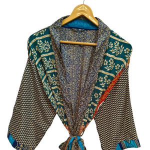 Robe kimono en soie pure, patchwork, pour couvrir le bikini, vêtement de nuit, longue robe, kimono indien vintage en soie recyclée, fait main - Product Image 1