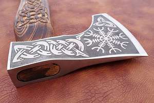 ขวานโทมาฮอว์กเหล็กกล้าคาร์บอนสูงทำมือ ด้ามไม้โรสวูด ปลอกหนัง น้ำหนัก 1.5 กก. อเนกประสงค์ สำหรับตั้งแคมป์และกิจกรรมกลางแจ้ง - Product Image 3