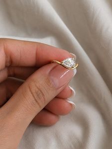 Anillo de banda curva con diamante cultivado en laboratorio de 1.00 CT, corte pera, oro amarillo de 14K, certificado IGI, joyería de compromiso nupcial de moda - Product Image 3