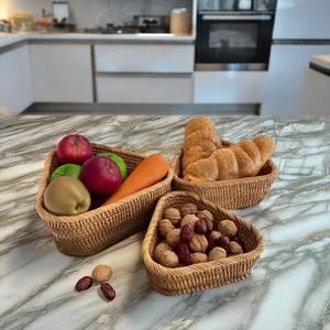 Panier de rangement rectangulaire en rotin tressé, organisateur à ouverture supérieure, idéal pour la salle de bain, le comptoir de vanité et la chambre à coucher, fabriqué en Inde - Product Image 2