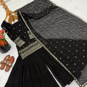 ชุดชาราร่าผ้าจอร์เจตต์เนื้อหนาแบบเรียบหรู พร้อมระบายยาว 6 เมตร และงานปักเลื่อม  ตัดเย็บสำเร็จพร้อมสวมใส่ ชุดประจำชาติ - Product Image 1