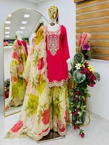 Traje Sharara de Organza con Estampado Floral de Lujo – Prenda Festiva Completamente Cosida con Top de Chinon Pesado y Dupatta con Lentejuelas - Product Image 3