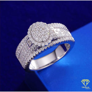 Bague large en argent sterling 925 avec diamant de laboratoire de qualité supérieure et grand emblème rond pour les acheteurs en gros - Product Image 2