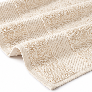 Serviette de bain en coton de qualité supérieure avec motif bordé, tissu éponge doux et moelleux, haute absorption, qualité durable - Product Image 1
