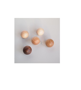 Pomos de puerta de resina de madera natural, elegantes tiradores de cajón, herrajes de gabinete hechos a mano para muebles de cocina, armarios y despensas - Product Image 1