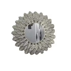 El mejor espejo elegante que realza los espacios de comedor al reflejar la luz de las velas para crear un ambiente romántico. - Product Image 6