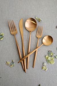 Cubiertos de comedor inspirados en la calma escandinava, diseñados para mesas ligeras, para una recepción tranquila y un equilibrio moderno. - Product Image 5