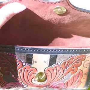 Nueva Cartera de Mano Elegante y Atractiva con Flores Talladas a Mano, 100% Cuero Genuino, Portátil para Dama, con Borde Multicolor Cosido - Product Image 4