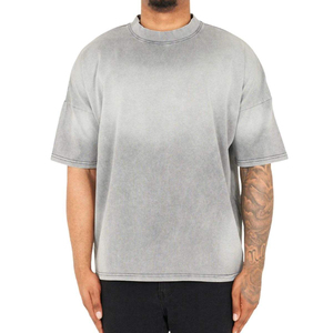 T-shirt délavé en coton premium, teinture au soleil, coupe ample et décontractée, tendance rétro streetwear. - Product Image 1
