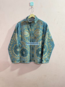 Veste en velours pour femmes ouzbèkes, faite à la main, broderie florale, doublure intérieure en coton, veste d'hiver, manteau Suzani, Blezar - Product Image 1