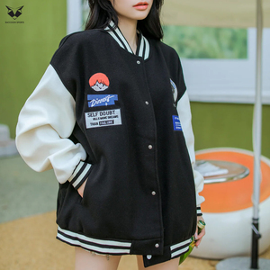 Fournisseur de premier plan, nouvelle arrivée, veste varsity noire pour femmes avec design de patch sur les manches blancs, col rabattu, manches longues, vêtements d'automne - Product Image 6