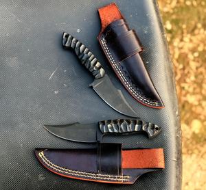 Couteau à Découper la Peau Fait Main Personnalisé, Lame en Acier D2 Revêtue de Poudre Noire, Couteau de Chasse avec Manche en Micarta et Étui en Cuir - Product Image 2