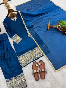 Compre un llamativo conjunto de 3 piezas de salwar kameez de seda pura, completamente cosido y listo para usar, con dupatta, a precio de mayoreo. - Product Image 5