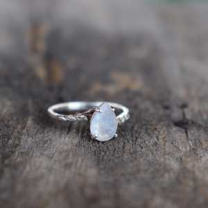 Anillo de Piedra Lunar en Forma de Pera Inspirado en la Naturaleza, Piedra Lunar Arcoíris, Plata, Regalo de San Valentín, Joyería Elegante - Product Image 4