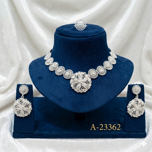 Conjunto de Collar de Lujo con Diseño de Flor de Circonio Chapado en Oro para Mujer, Conjunto de Joyería para Boda o Fiesta - Product Image 2