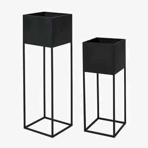 Jardinière en métal artistique avec support, créant des arrangements de plantes vertes décoratifs accrocheurs pour l'intérieur et l'extérieur, magnifiquement exécutés - Product Image 2
