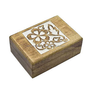Caja decorativa de madera tallada a mano con flor tallada en la parte superior para collar, pendiente, brazalete y más a precio competitivo - Product Image 5