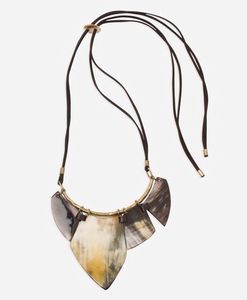 Collar con Colgante de Cuerno de Búfalo Natural Hecho a Mano, Diseño Artesanal con Patrón Rayado, Acabado Pulido, Joyería de Moda - Product Image 1