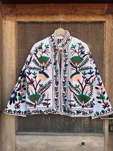 Veste bomber vintage en coton Suzani |   Motif floral brodé à la main |   Vêtements d'extérieur d'hiver réversibles et écologiques de style bohème - Product Image 4