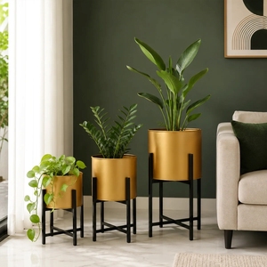 Jardinières métalliques modernes empilables avec supports noirs mats – Ensemble de 3 pots surélevés pour intérieur, pour des compositions végétales éclatantes - Product Image 5