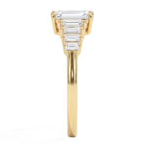 Anillo de compromiso minimalista de oro macizo de 9K, 10K, 14K, 18K con diamantes de laboratorio talla baguette engastados en punta, ideal para promesa nupcial. - Product Image 3