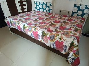 Couvre-lit imprimé floral et oiseaux, style bohème, moderne, toutes saisons, en denim patchwork, rembourrage en coton fait main, pour usage domestique - Product Image 1