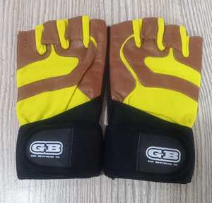 Gants de fitness demi-doigts légers et respirants en PU avec fermeture à boucle pour haltérophilie et exercices pliométriques 0,5 kg Hommes Geo - Product Image 2