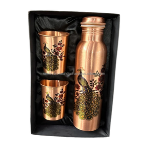 Ensemble de bouteilles et de verres en cuivre de qualité supérieure avec imprimé paon disponible en différentes tailles et styles à des prix imbattables - Product Image 6
