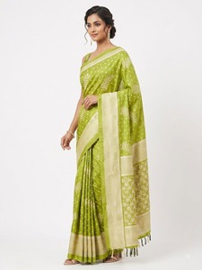 Sari Verde Crepé con Borde de Estampado Floral Blanco, Ropa Casual para Mujer, Sari Indio Tradicional, Largo hasta el Suelo, Corte Regular, Estilo Bollywood - Product Image 2