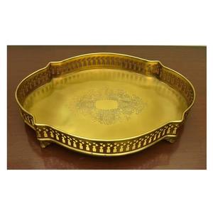 Bandeja de servicio de latón de tonos cálidos de estilo modernista, duradera y de larga duración, una inversión increíblemente práctica y elegante. - Product Image 2