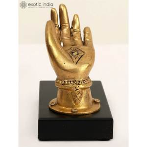 Sculpture de déesse en laiton de 4 pouces faite à la main sur support en bois pour la maison et les cadeaux Fabriqué en Inde - Product Image 3