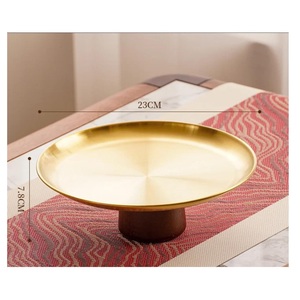 Elegante Soporte Moderno para Pastel de Metal Dorado con Base de Madera, Bandeja para Servir Postres, Móvil, para Bodas y Fiestas - Product Image 6