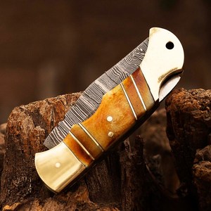 Couteau de poche pliant à lame droite en acier Damas de qualité industrielle, avec manche en os de chameau et laiton – Indispensable pour les activités de plein air - Product Image 3