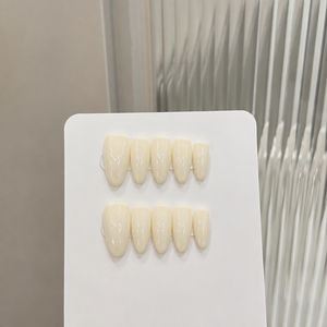 Medio Almendra Uñas Acrílico Clásico Blanco Puro y Blanco Cremoso Diseño Minimalista Pre-diseñado Crema Esmalte para Uñas - Product Image 2