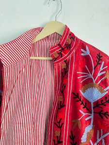 Veste en velours brodée à la main pour femmes, design floral bohème rouge, tenue ethnique pour festival, veste courte - Product Image 4