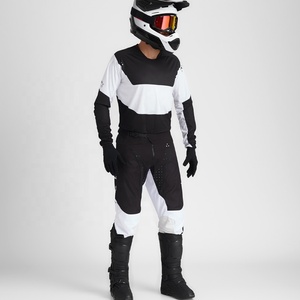 Combinaisons de motocross avec logos personnalisés Tissu extensible et léger conçu pour les cyclistes et les défis tout-terrain - Product Image 1