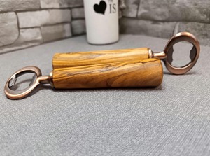 Abridor de botellas de madera de primera calidad con bandeja de servicio, ideal para una presentación elegante de bebidas en fiestas, procedente de la India. - Product Image 4