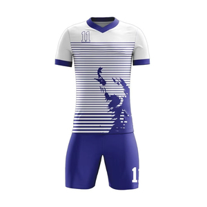 Ensemble d'uniformes de football personnalisés pour hommes, short imprimé, nouveau design, fabriqué au Pakistan, vente en gros, vêtements d'entraînement, uniforme de football personnalisable - Product Image 2