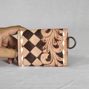 Monedero de Cuero Genuino con Bordado Floral en Color Negro y Marrón, Hermoso y Atractivo, con Cierre a Presión - Product Image 4