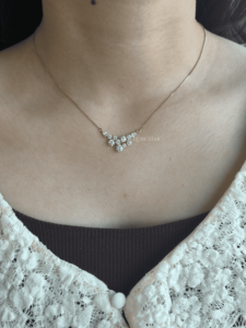 Collar con Colgante de Diamante Cultivado en Laboratorio, Certificado IGI, 2.10 Ct, Forma de V, Elegante Joyería Nupcial para Mujer - Product Image 1