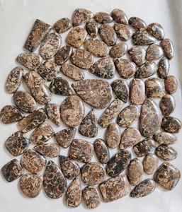 หินแจสเปอร์ทูริเทลล่าฟอสซิลธรรมชาติทรงคาโบชอง น้ำหนัก 20-50 กรัม สีน้ำตาลขัดเงา สำหรับทำเครื่องประดับพร้อมเอฟเฟกต์แสง ขนาด 40 มม. - Product Image 5