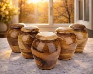 Urnes en bois poli pour cendres, boîte commémorative artisanale, design Art Déco, écologique, durable, forme carrée - Product Image 6