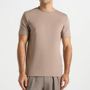 Camiseta de algodón de manga corta con cuello redondo y corte regular para hombre, de color liso, transpirable, para uso casual. - Product Image 4