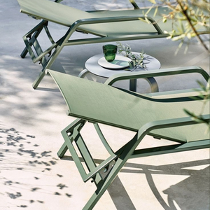 Tumbona Resistente con Respaldo Reclinable Ajustable, Asiento Plegable para Patio con Cojín de Teslin, Resistente a los Rayos UV e Impermeable, 3 Años de Garantía - Product Image 4