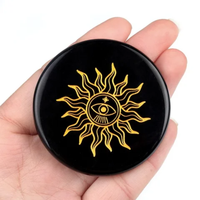 Plaque de Recharge Ronde en Obsidienne Noire Naturelle avec Gravure Soleil Doré et Œil Protecteur, Disque de Purification en Cristal pour Guérison Reiki