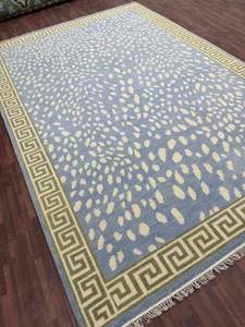 Tapis d'intérieur en laine bleu et vert vif : Motifs abstraits tissés à la main, bordure à clé grecque, broderie abstraite pour salon et chambre - Product Image 2